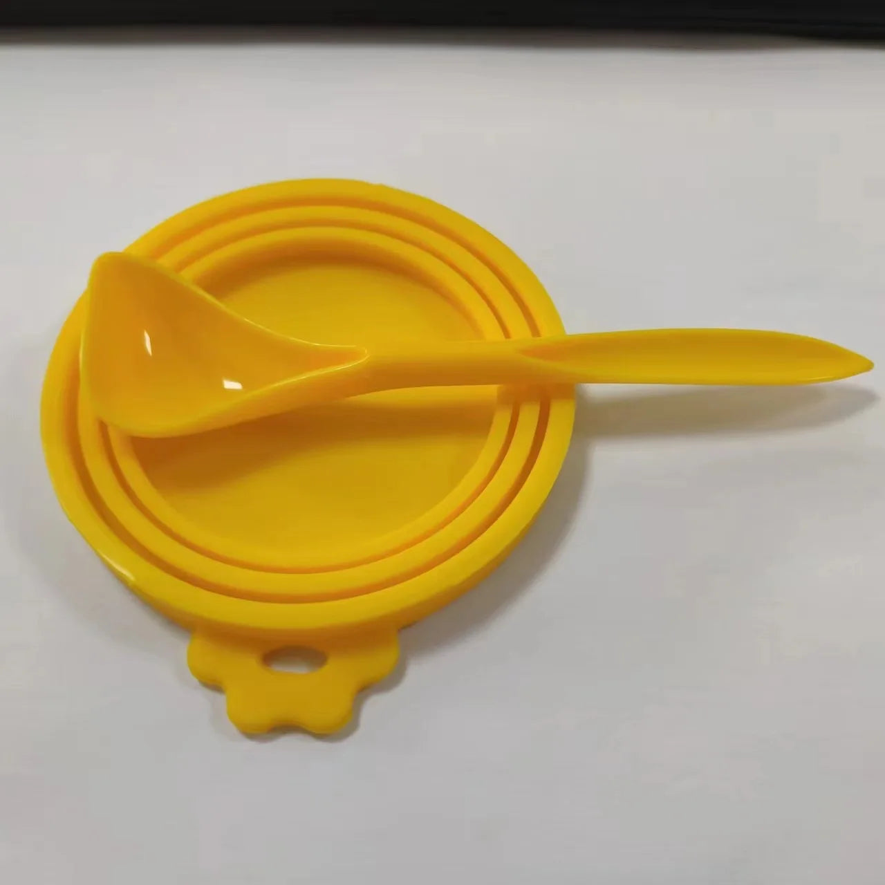 Reusable Silicone Pet Can Cover Fresh-keeping Cover with Spoon
